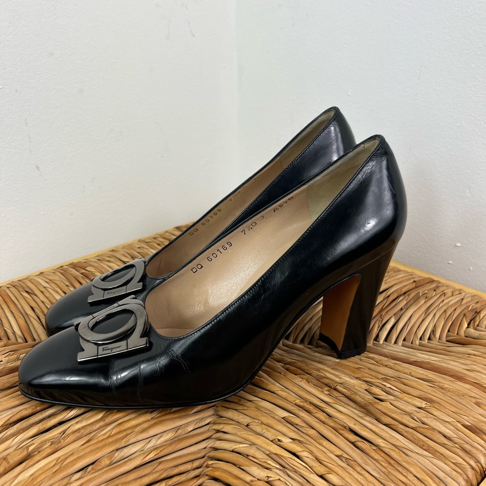 Vintage Salvatore Ferragamo Iconic Logo Heels Sz 7 1/2 - Picture 6 of 13